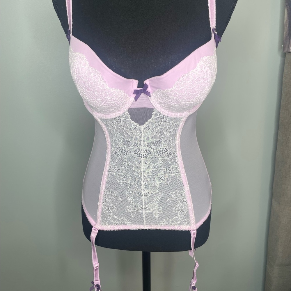 Elegant Lace Bustier in Lavender and White